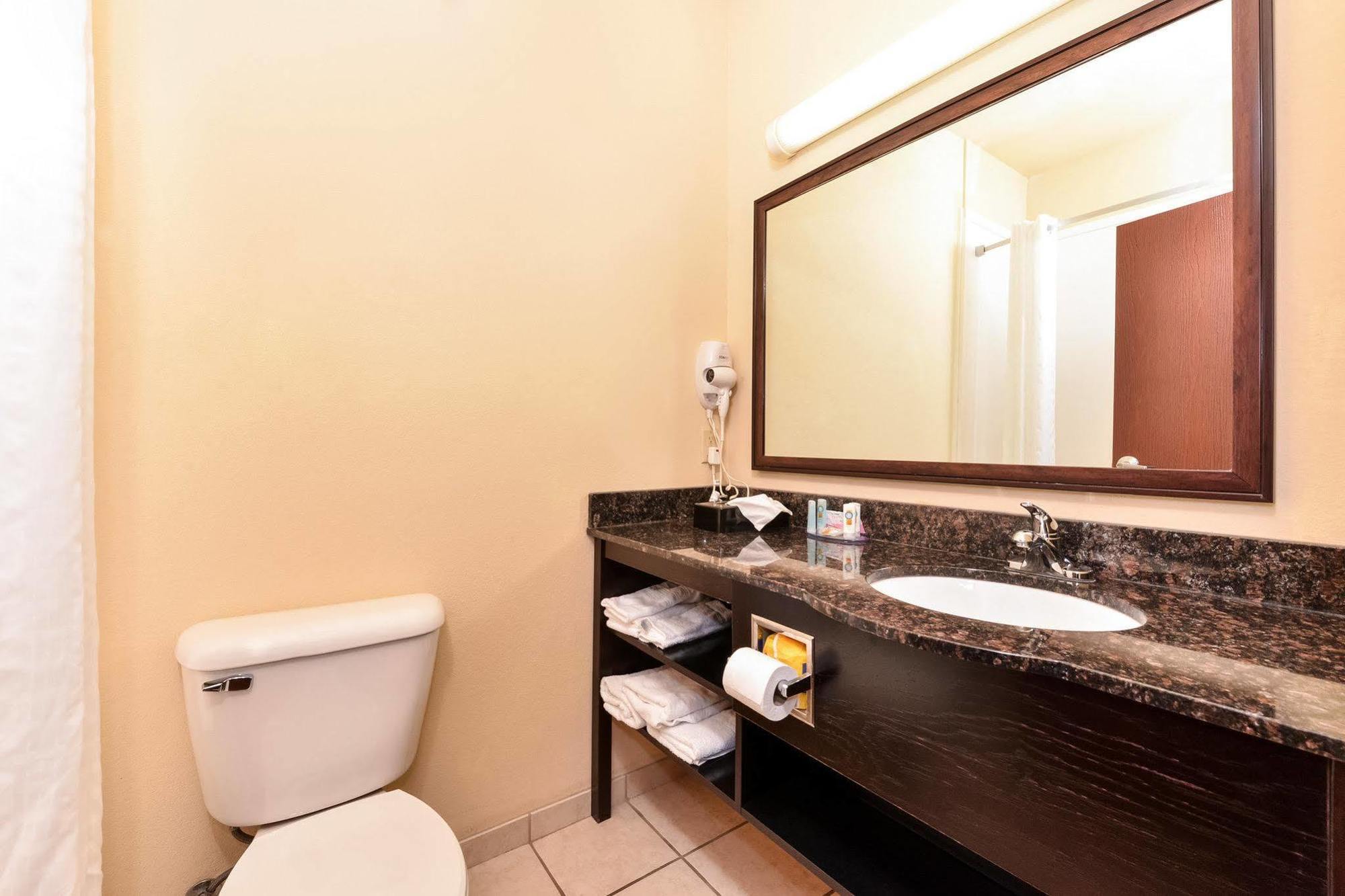 Express Inn & Suites Норман Экстерьер фото
